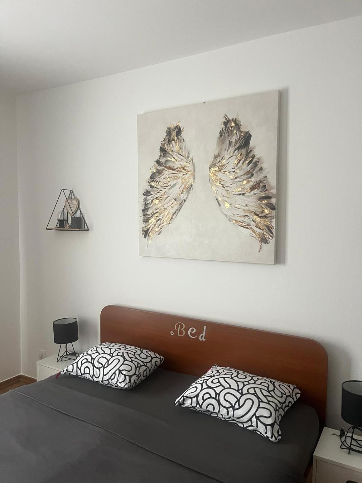 Angelus Apartment *